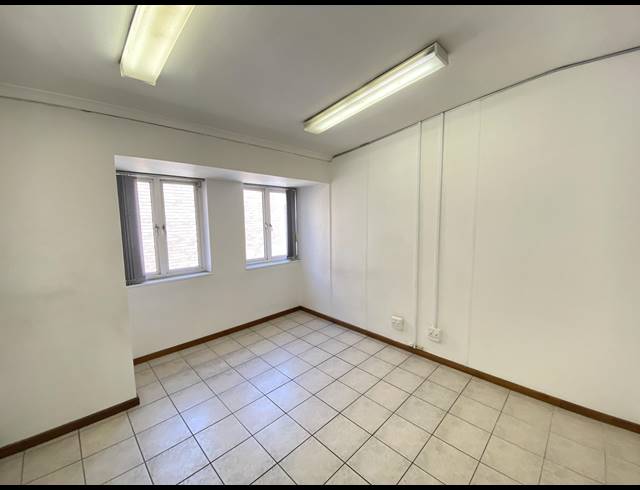 109M² OFFICE TO LET IN FORESHORE